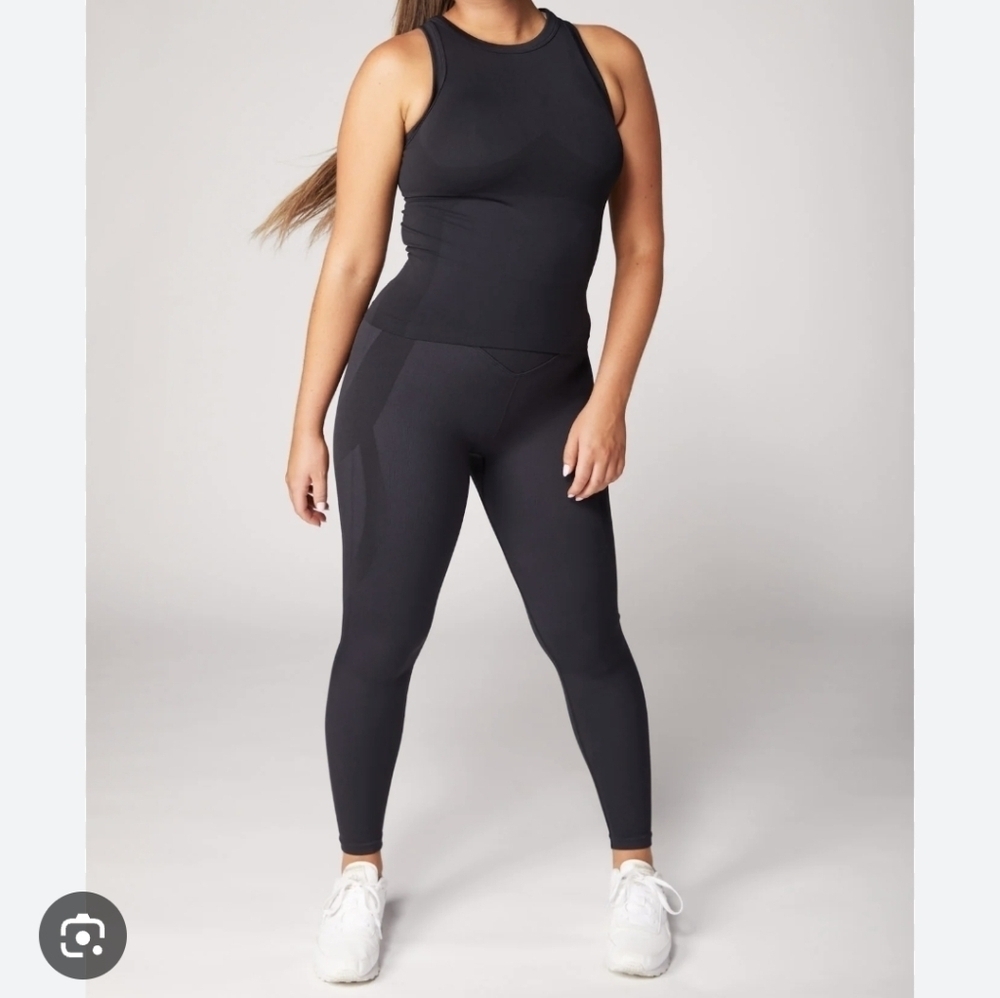 SHEFIT Seamless Leggings Black V-Waist Squat Proof 4 Way Stretch  Size Large